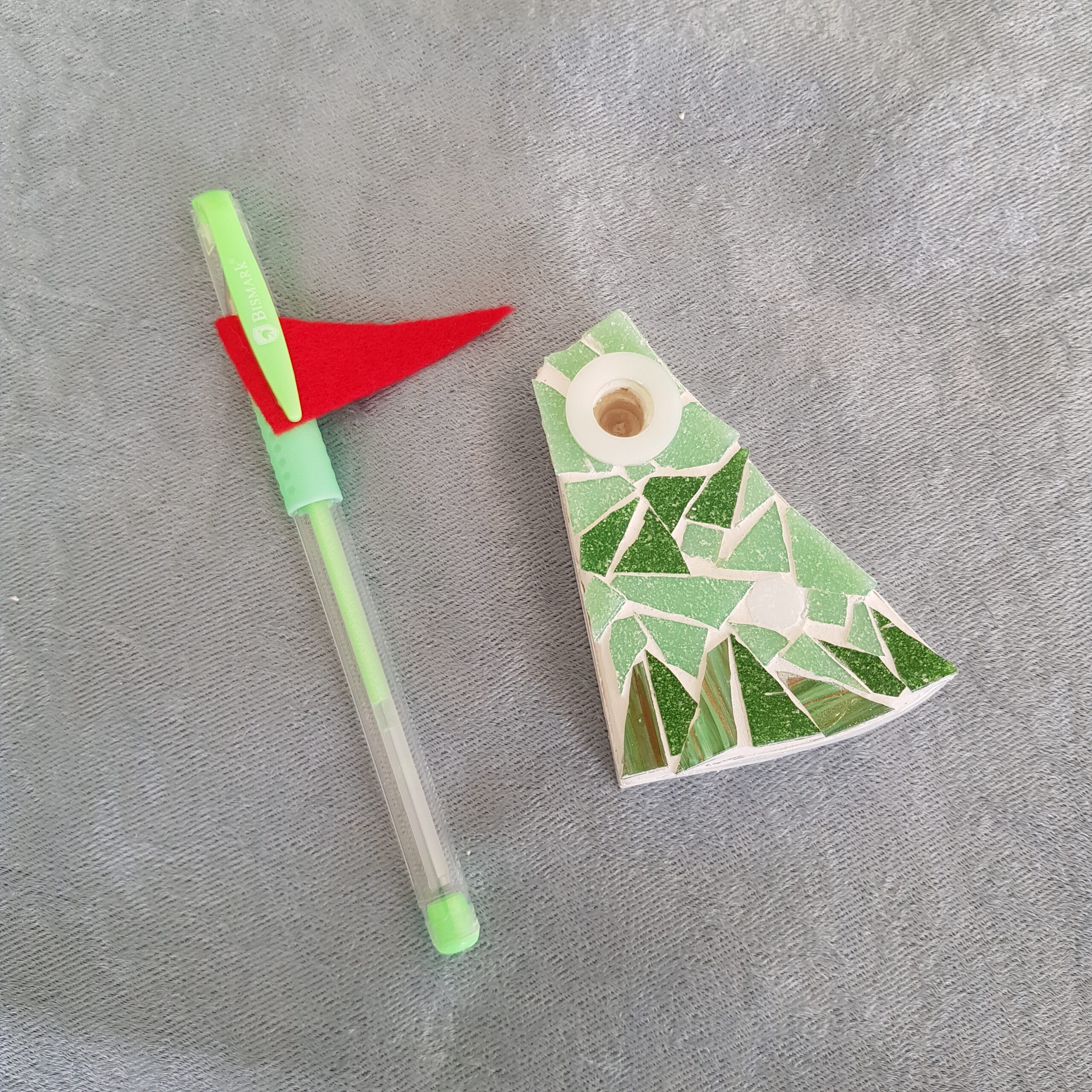 Golf Putting Green Mosaic Pen Holder - Image 2