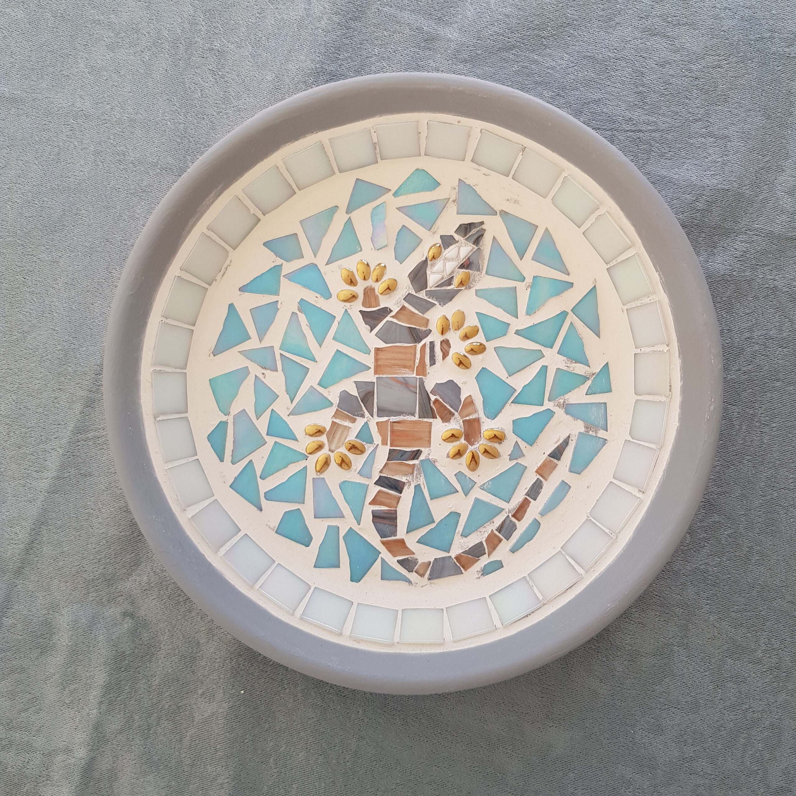 Lizard Mosaic in Plant Saucer - Image 2