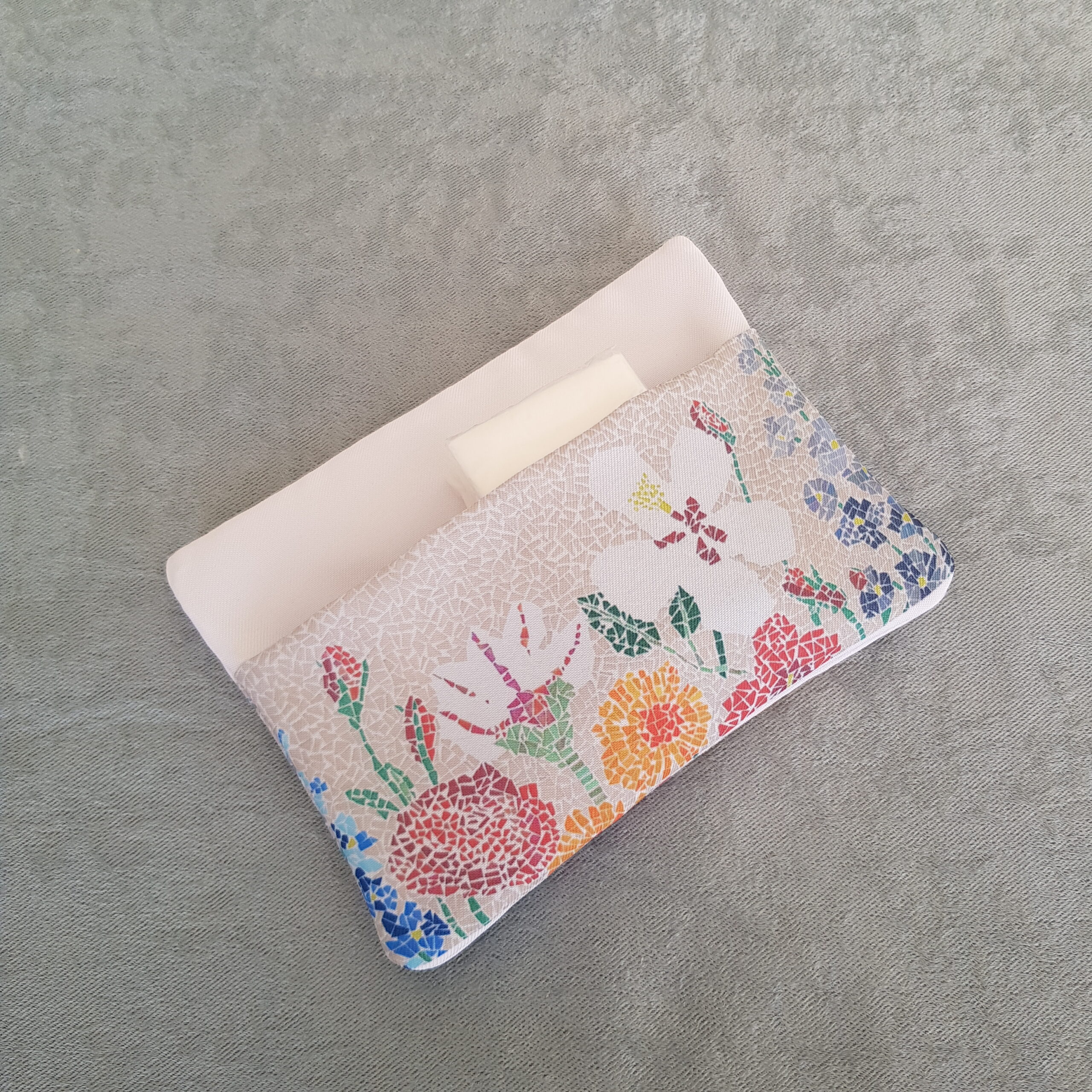Petal make up bag - Image 3