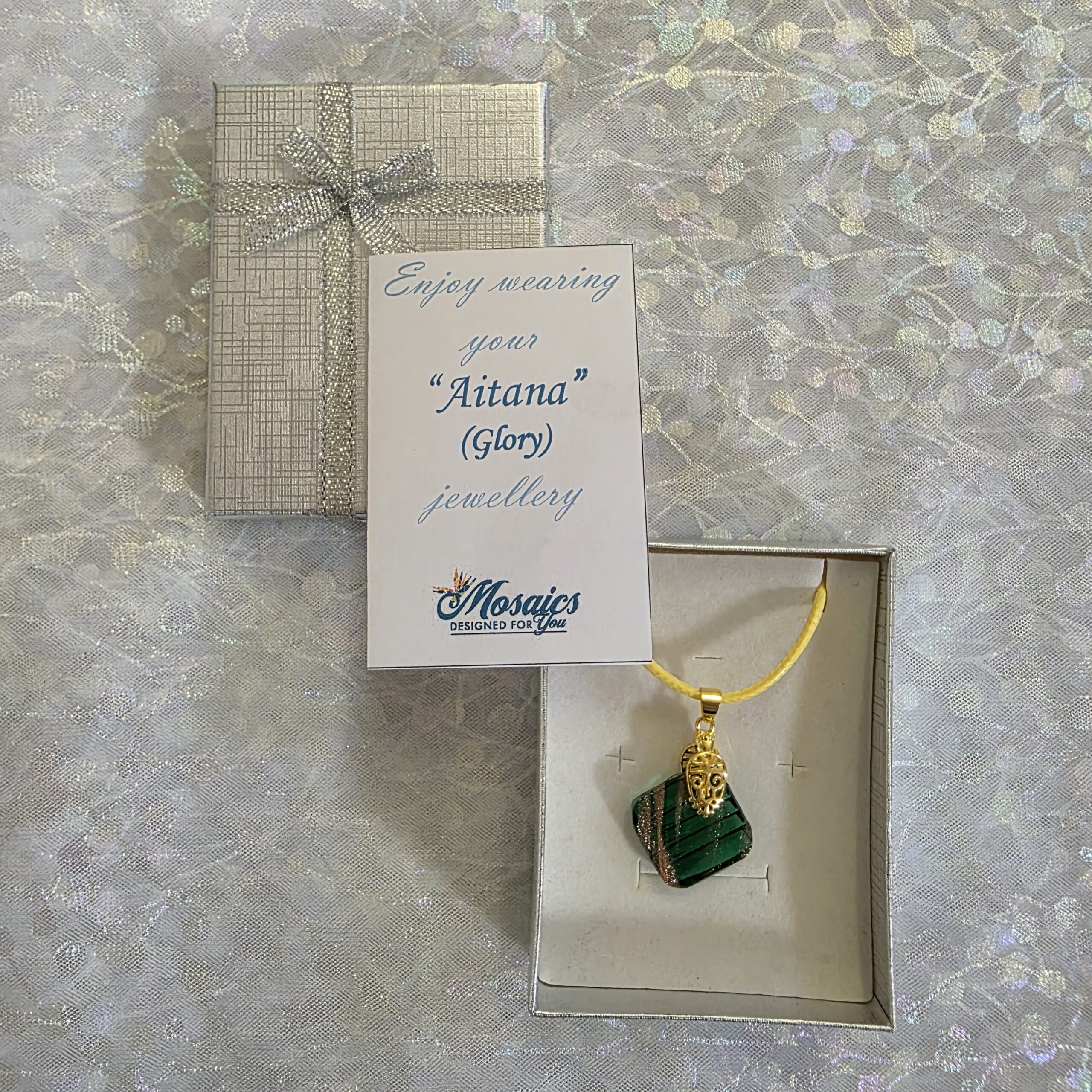 Aitana Dark Green Metallic Glass Necklace - Image 3
