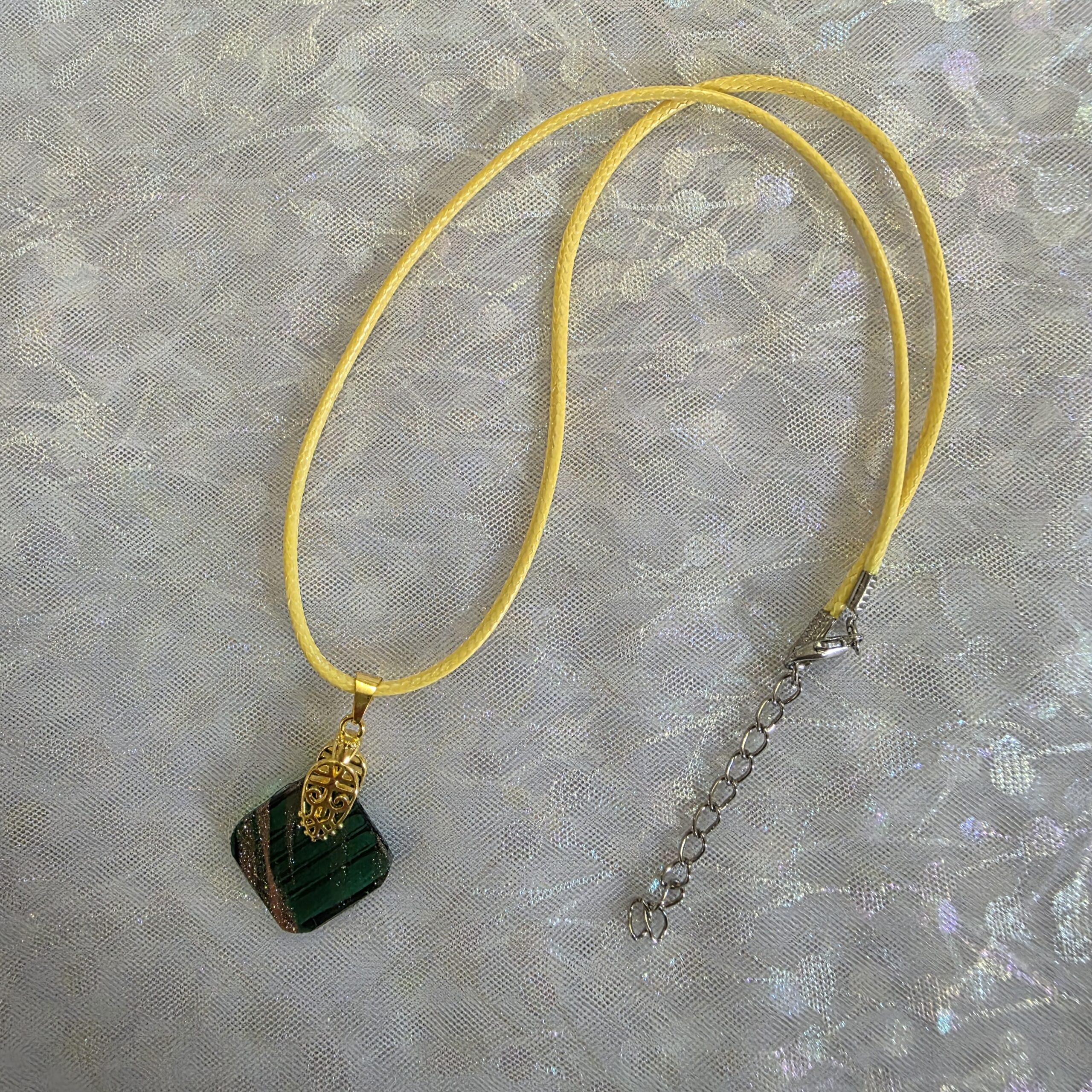 Aitana Dark Green Metallic Glass Necklace - Image 5