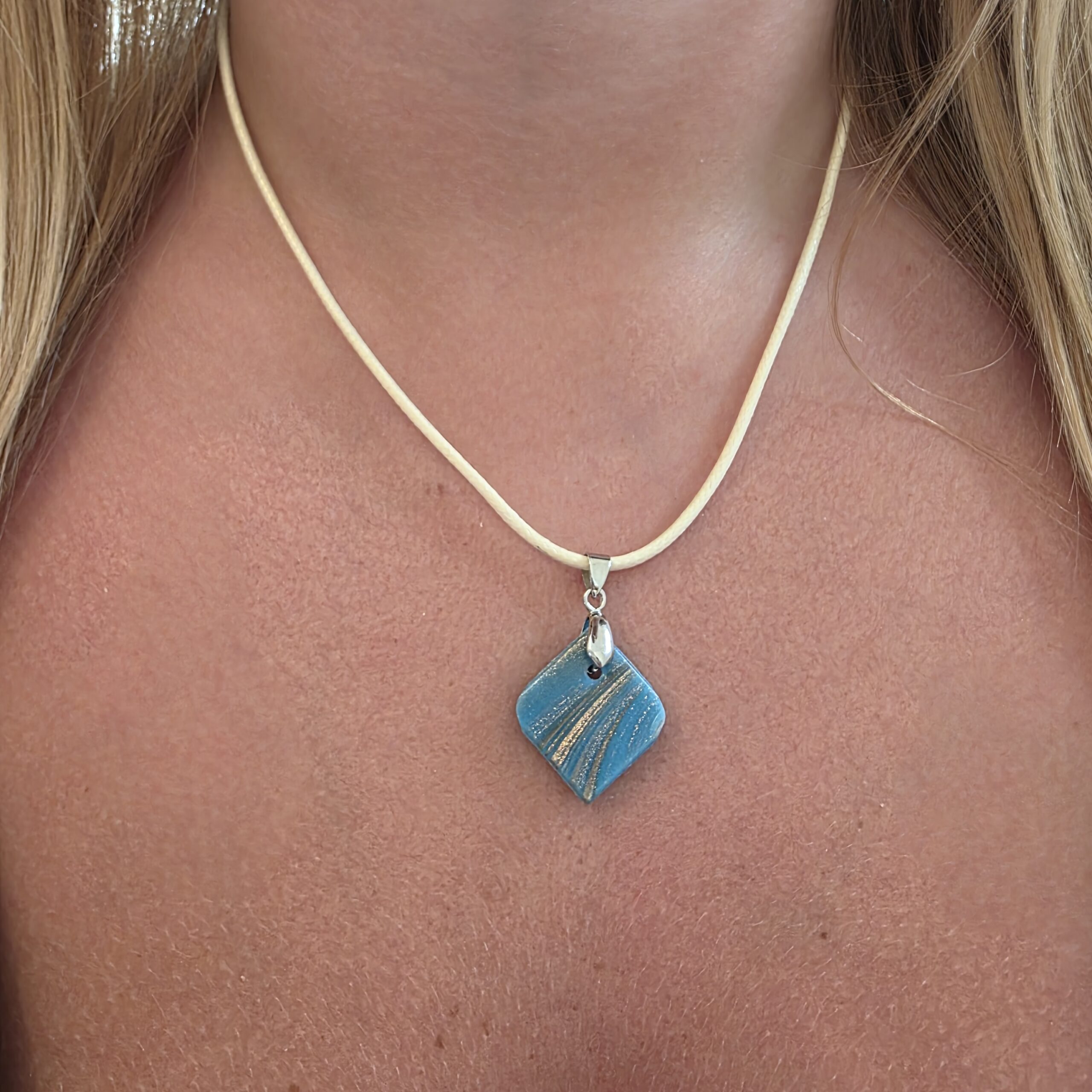Karen Cyan Blue Metallic Glass Necklace