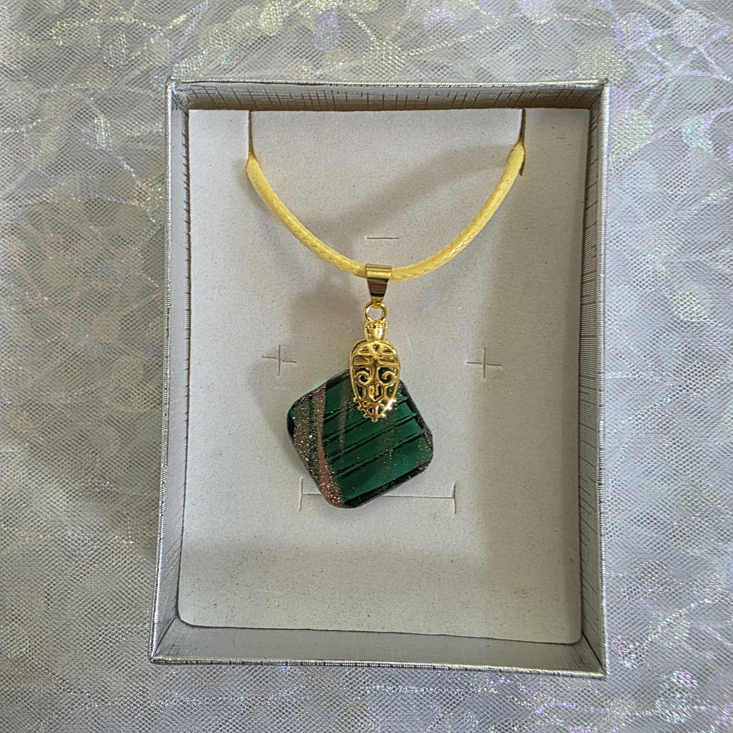 Aitana Dark Green Metallic Glass Necklace - Image 4